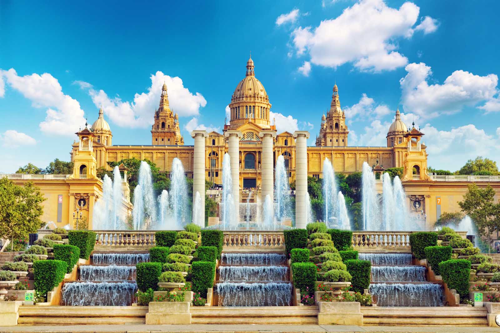 what-to-see-in-barcelona-spain-jintravel.com