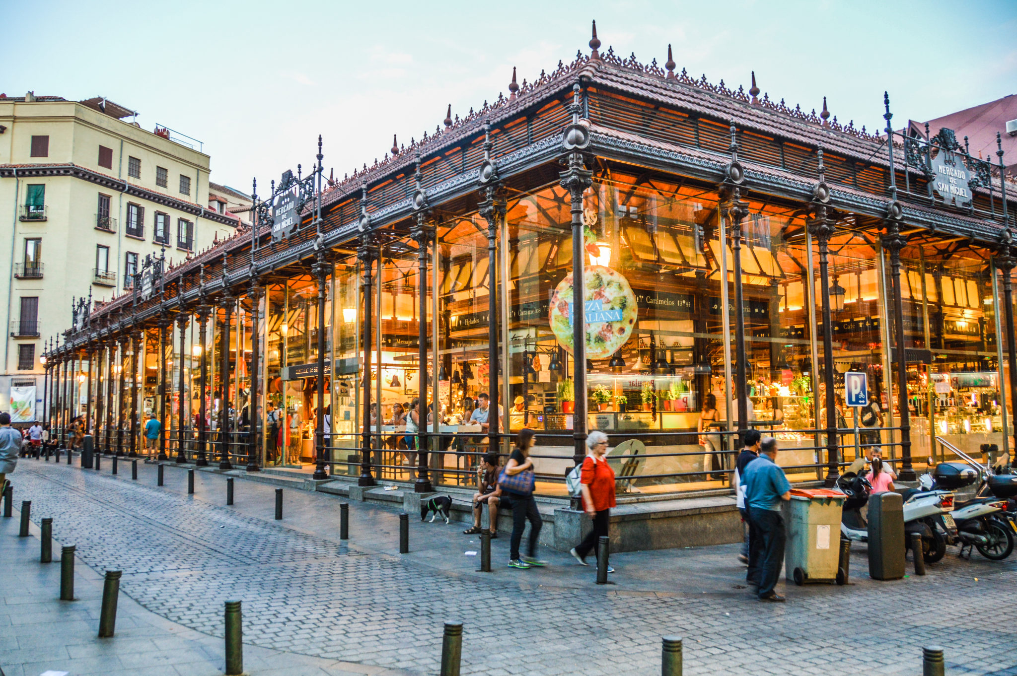 Рынки европы. Сан-Мигель (Мадрид). Меркадо де Сан Мигель Мадрид. Mercado San Miguel в Мадриде. Mercado de San Miguel рынок.