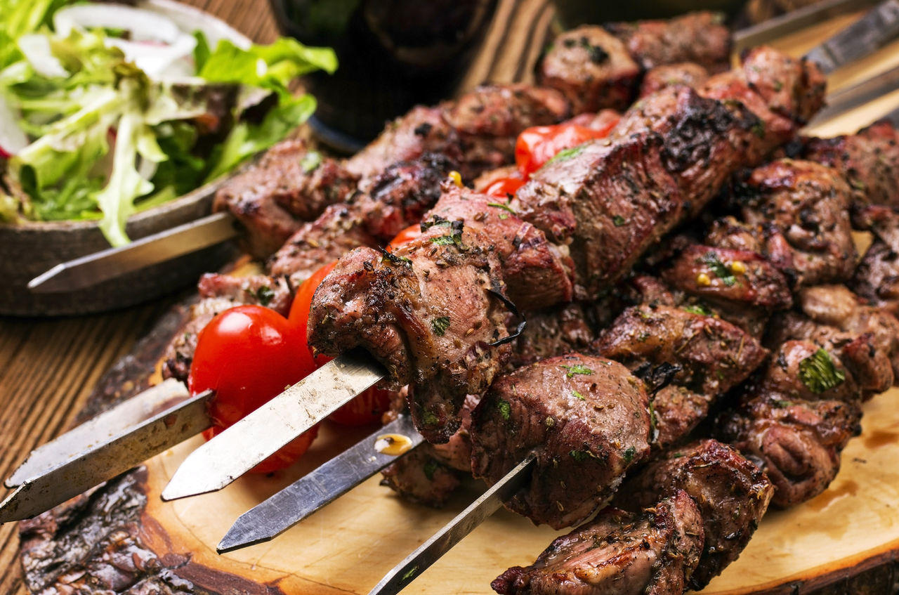 kabab-azerbaijani-food-dish-cuisine-azerbaycan-metbexi-kuxnya-qastrotur-jintravel.com