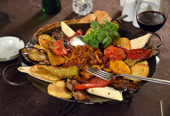 sac-azerbaijani-food-dish-cuisine-azerbaycan-metbexi-kuxnya-qastrotur-jintravel.com