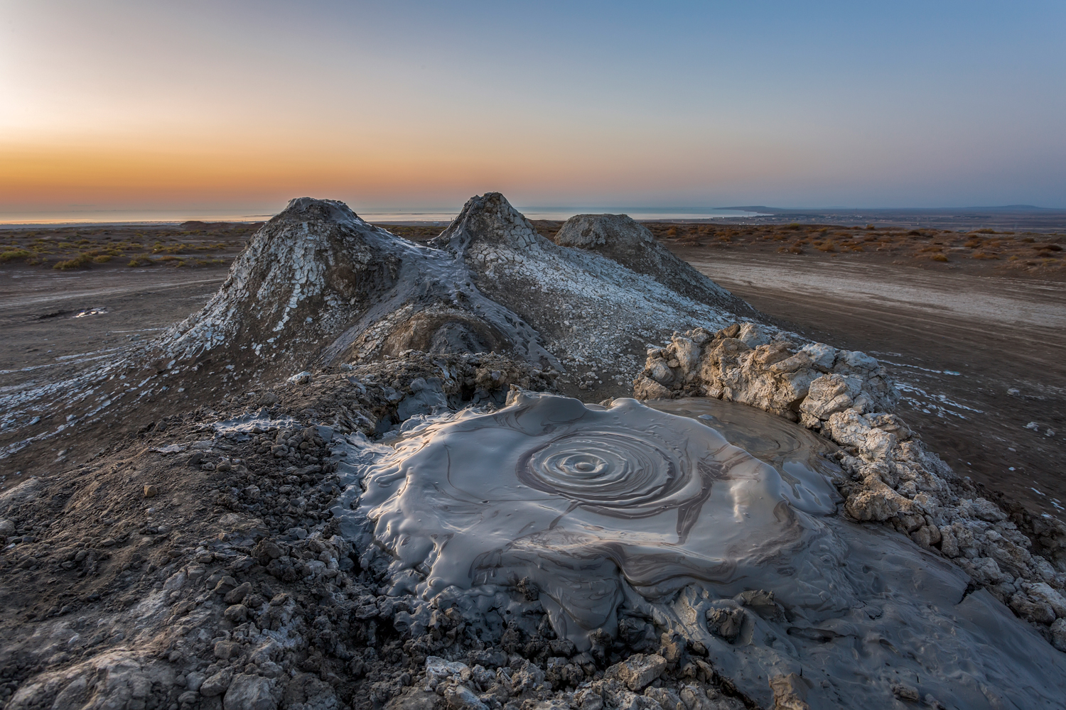 7-qobustan-palciq-vulkani-baki-turlar-turu-jintravel.az