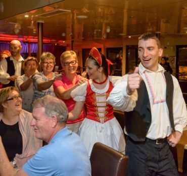 DINNER CRUISE WITH OPERETTA AND FOLKLORE SHOW