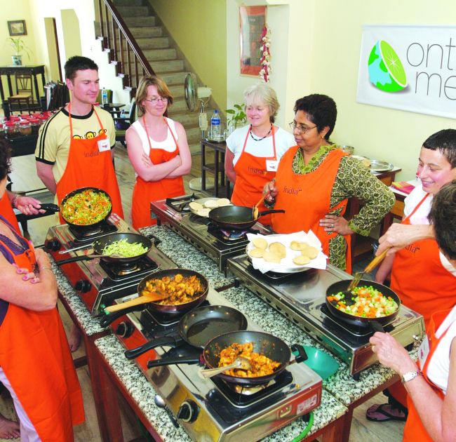 Authentic Cooking Class and Taj Mahal Tour from Delhi